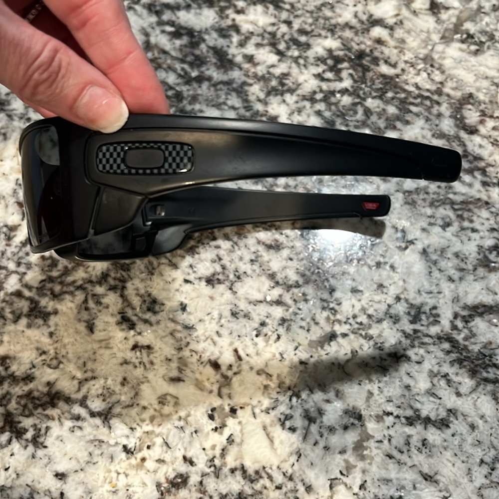 Men’s Oakley sunglasses - Picture 5 of 10